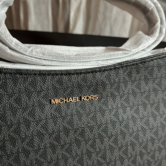 Michael Kors Jet Set Large Signature Messenger Crossbody Bag (Black Signature) - Picture 3 of 8